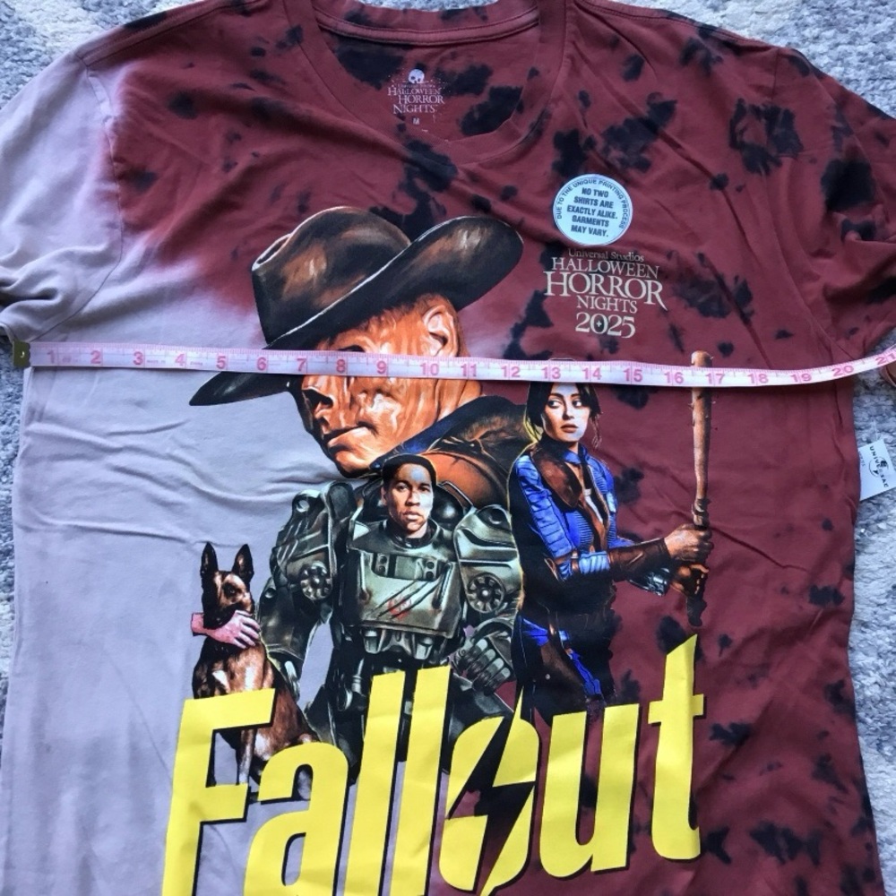 NWT HHN 2025 Fallout Graphic V-Neck Tee, Sz M - Picture 5 of 5